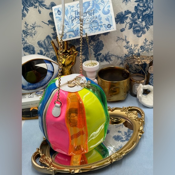 🆕 BETSEY JOHNSON 🧿 NWOT Havin A Ball Beach Ball Novelty Kitsch Crossbody Bag - Picture 3 of 16